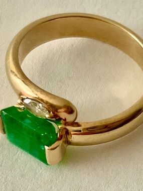 14 karat gold ring, natural emerald, natural diamond